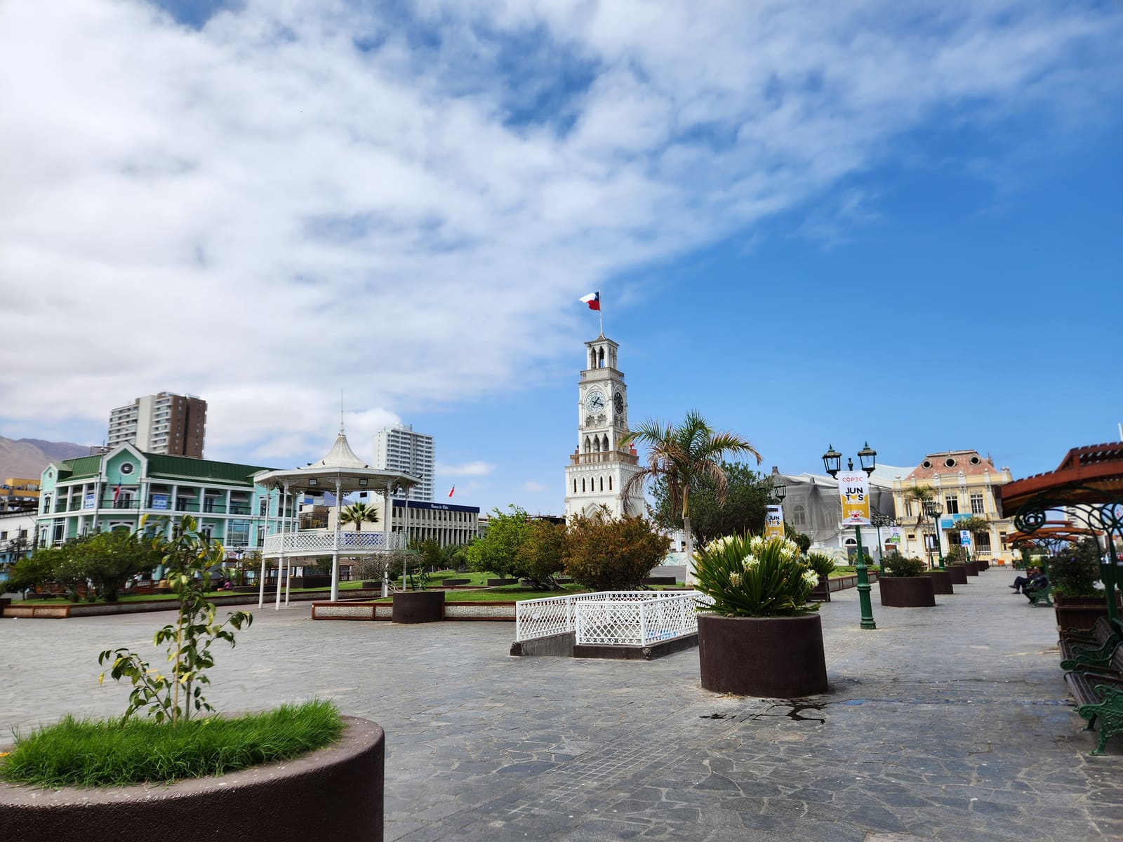 Esculturas y monumentos de la Plaza Arturo Prat